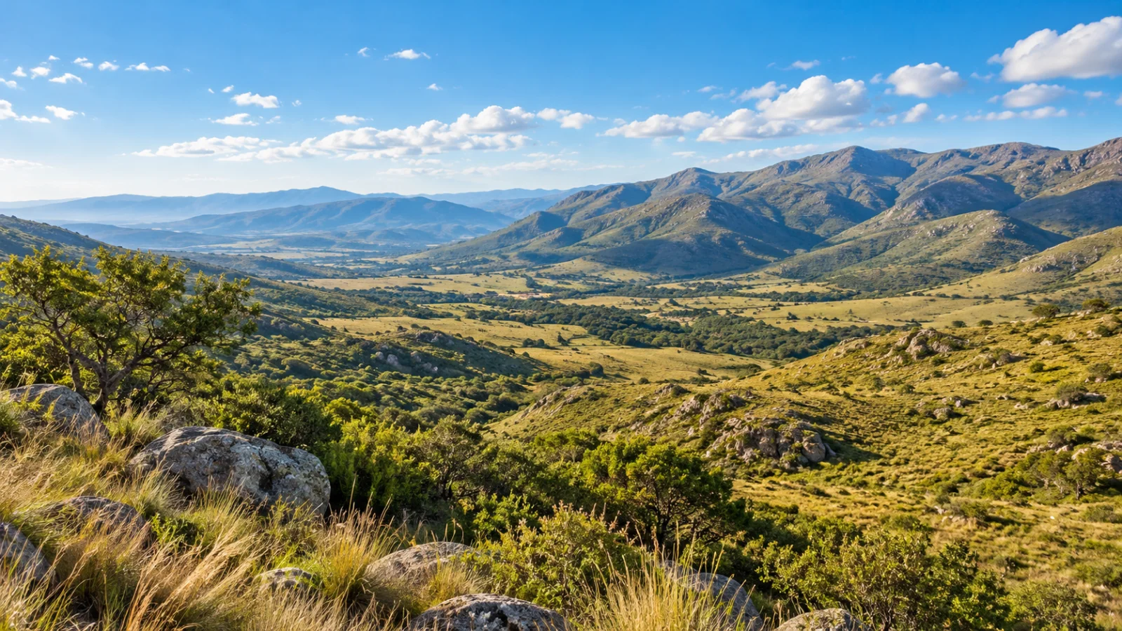 Rolling Córdoba hills and a sunlit valley